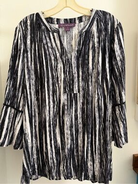 Gloria Vanderbilt Black & White Brushstroke V-Neck Tunic